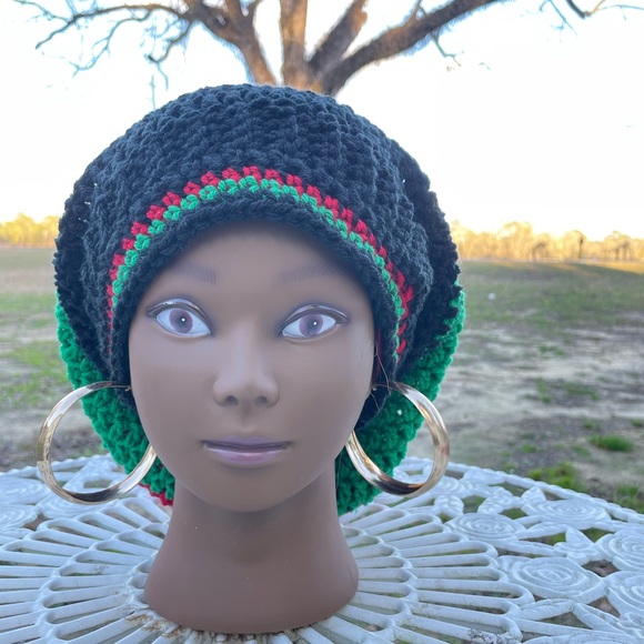 Hand crotched beanie - Picture 2 of 3